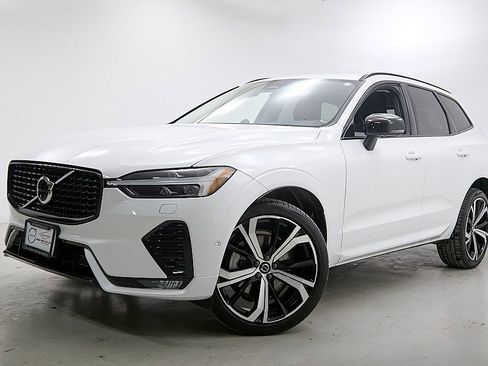 Used 2023 Volvo XC60 B5 Ultimate image 2
