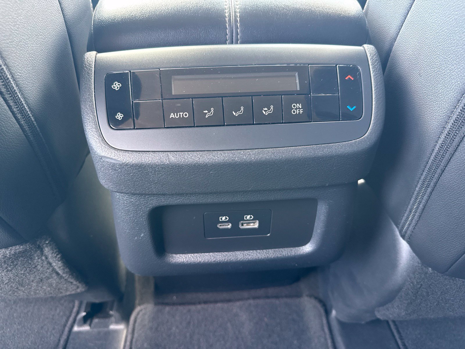 Used 2025 Nissan Pathfinder SL AWD/4WD image 18