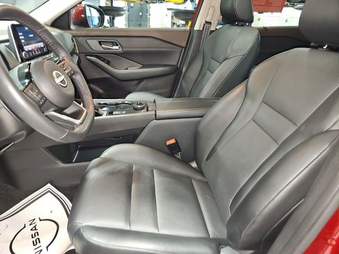 Used 2023 Nissan Rogue SV w/ SV Premium B Package image 37