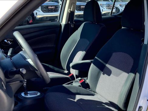 Used 2017 Nissan Versa SV image 8