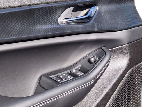 New 2025 Jeep Grand Cherokee L Altitude image 12