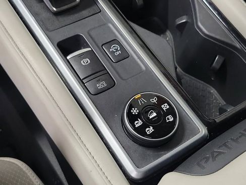 Certified 2022 Nissan Pathfinder SV w/ SV Premium Package image 32