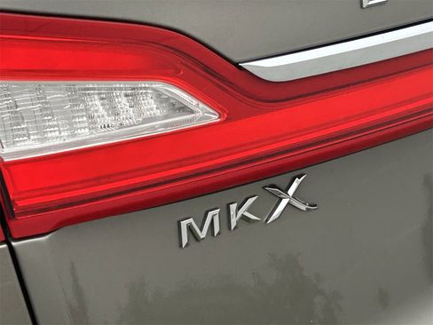 Used 2017 Lincoln MKX Reserve w/ Luxury Package image 6