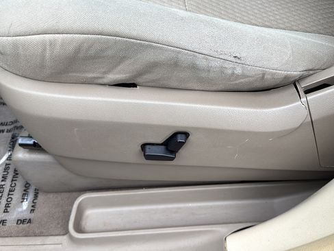 Used 2008 Chrysler Town & Country Touring w/ Family Value Group FWD image 15
