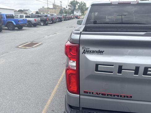 New 2026 Chevrolet Silverado 1500 RST w/ Redline Edition AWD/4WD image 17