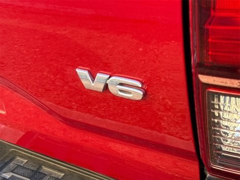 Used 2023 Toyota Tacoma SR5 w/ Technology Package image 9