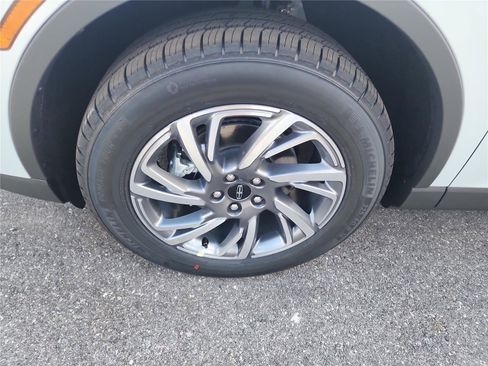 New 2026 Lincoln Corsair Premiere image 8