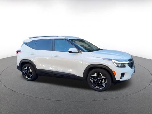 Used 2025 Kia Seltos S image 2