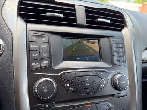 Used 2018 Ford Fusion SE image 29