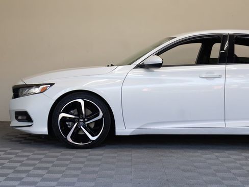 Used 2018 Honda Accord Sport image 8