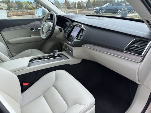Certified 2023 Volvo XC90 B5 Plus image 26