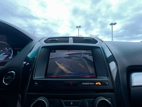 Used 2016 Ford Explorer XLT w/ Equipment Group 202A AWD/4WD image 17