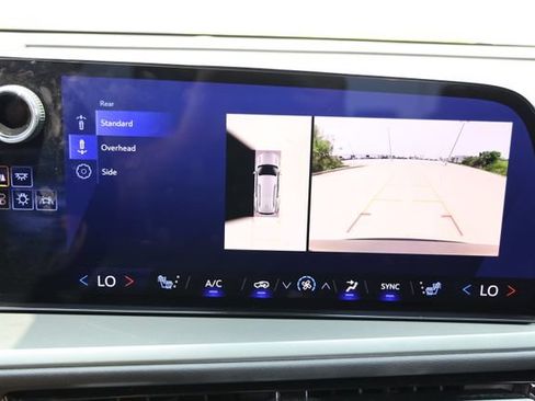 Used 2024 Chevrolet Traverse LT FWD image 21