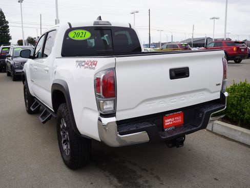 Used 2021 Toyota Tacoma TRD Off-Road AWD/4WD image 10