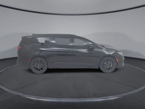 New 2026 Chrysler Pacifica Limited image 2