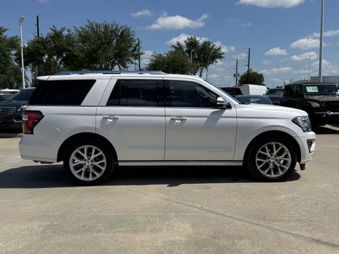 Used 2018 Ford Expedition Platinum RWD image 3