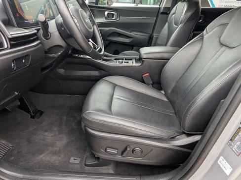 Used 2025 Kia Sorento S FWD image 13