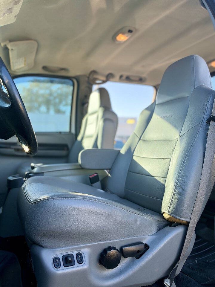Used 2007 Ford F350 Lariat AWD/4WD image 3