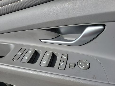 Used 2023 Hyundai Elantra SEL w/ Convenience Package image 7