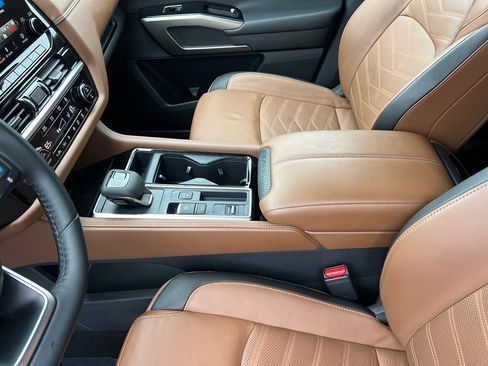 Used 2024 Nissan Pathfinder Platinum w/ Cargo Package image 42