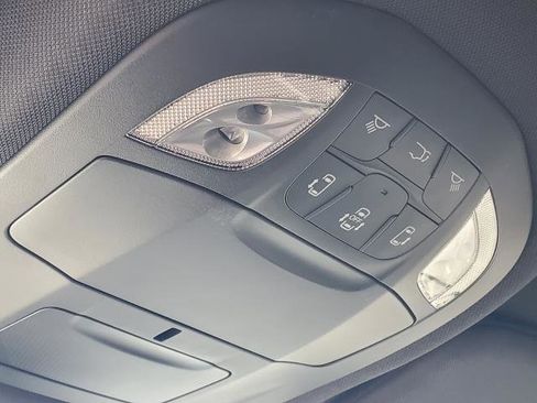 New 2026 Chrysler Pacifica Select image 17