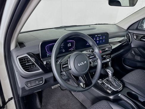 Certified 2025 Kia Seltos S image 9