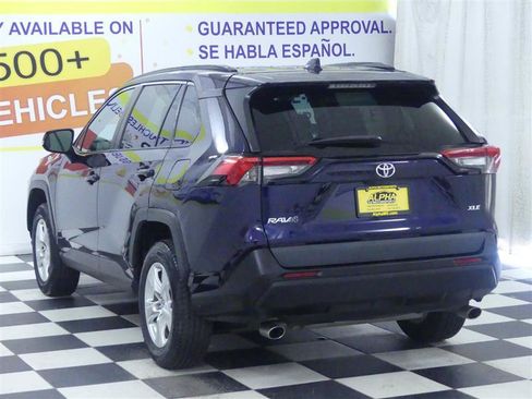 Used 2021 Toyota RAV4 XLE w/ Convenience Package FWD image 5