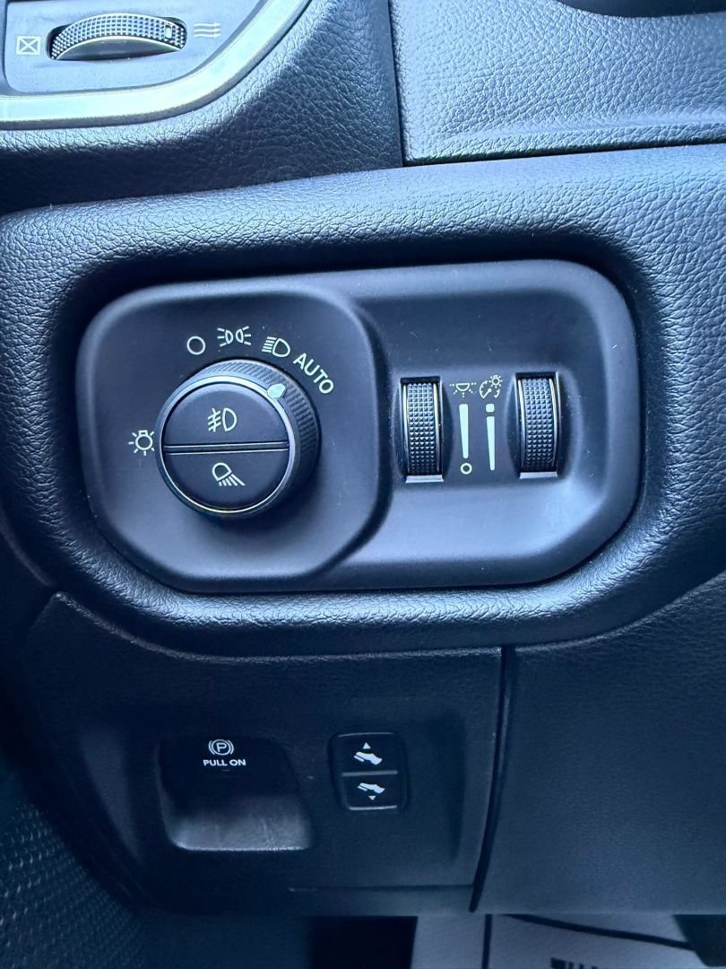 Used 2019 RAM 1500 Big Horn RWD image 38