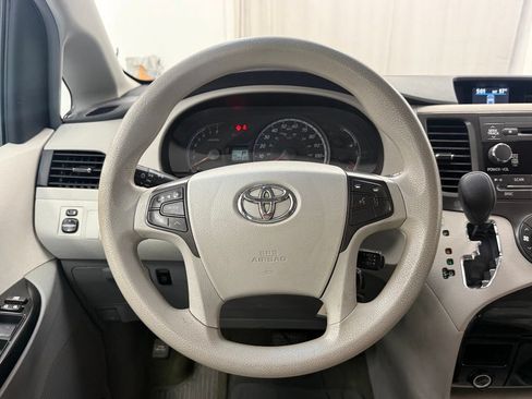 Used 2014 Toyota Sienna LE FWD image 11