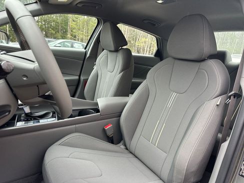 New 2025 Hyundai Elantra SEL image 7