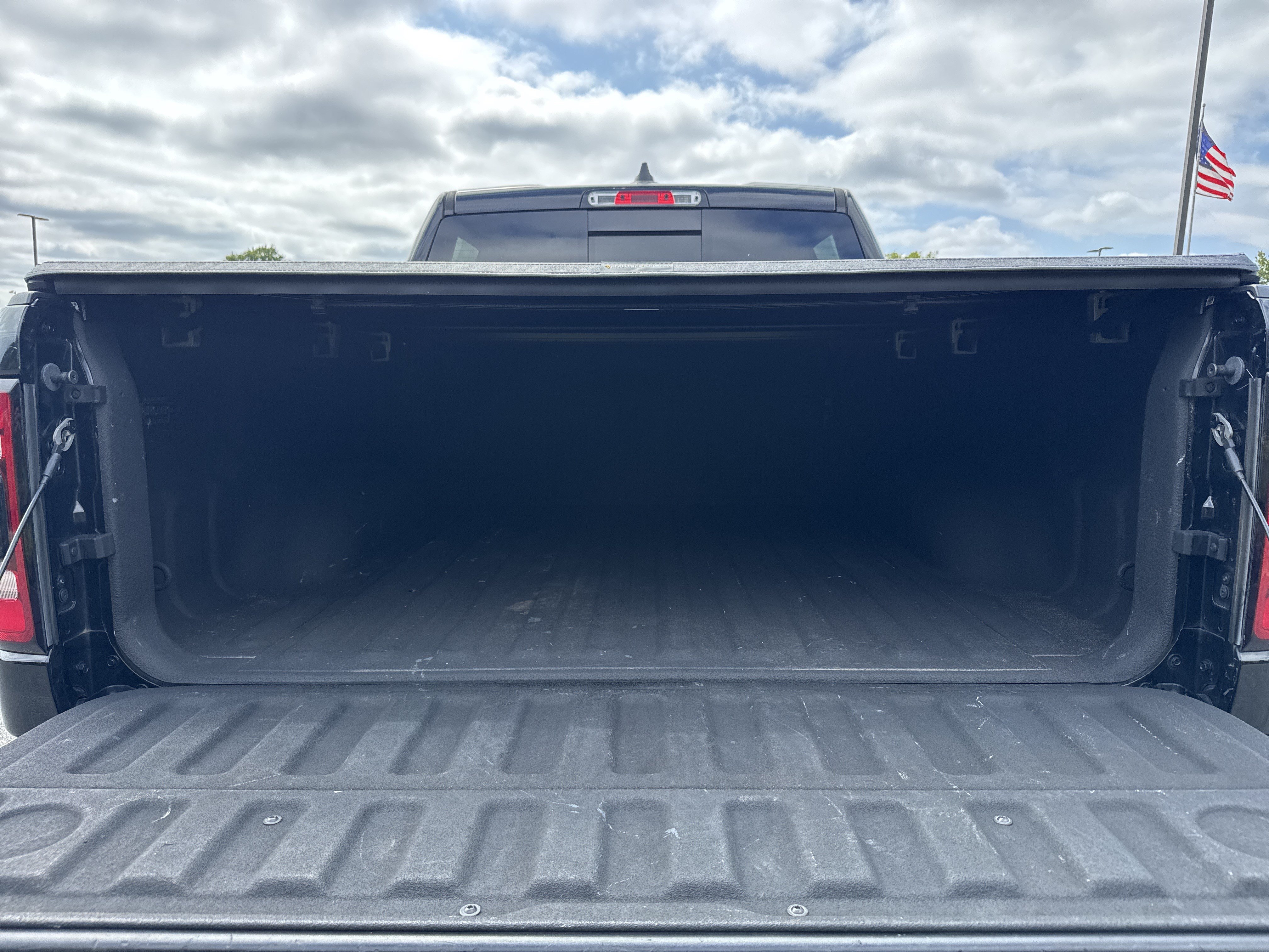 Used 2019 RAM 1500 Laramie AWD/4WD image 36