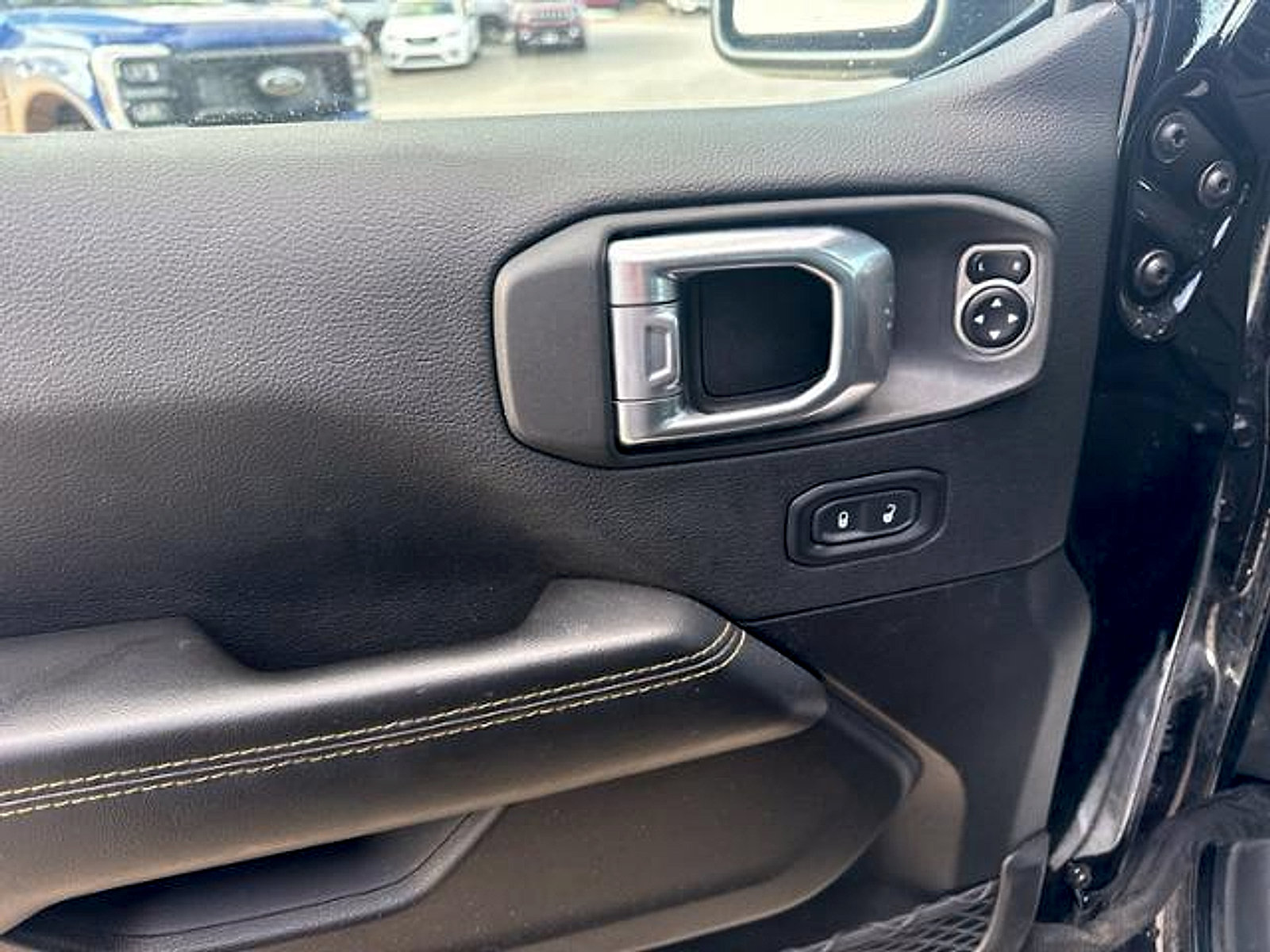 Used 2024 Jeep Wrangler Unlimited Sahara AWD/4WD image 10
