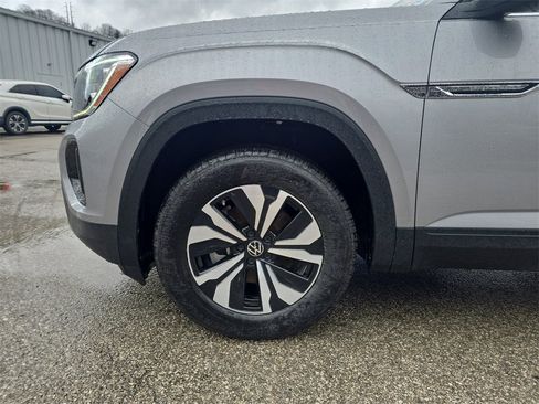 Used 2024 Volkswagen Atlas Cross Sport SE image 8