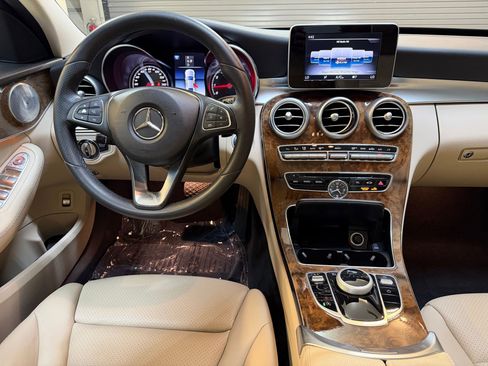 Used 2018 Mercedes-Benz C 300 Sedan image 4