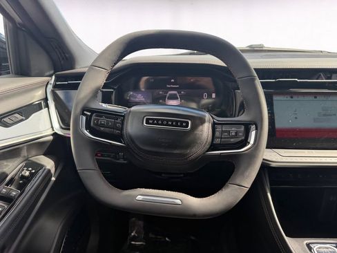 Used 2025 Jeep Wagoneer S Limited image 12