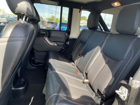 Used 2016 Jeep Wrangler Unlimited Sahara AWD/4WD image 28