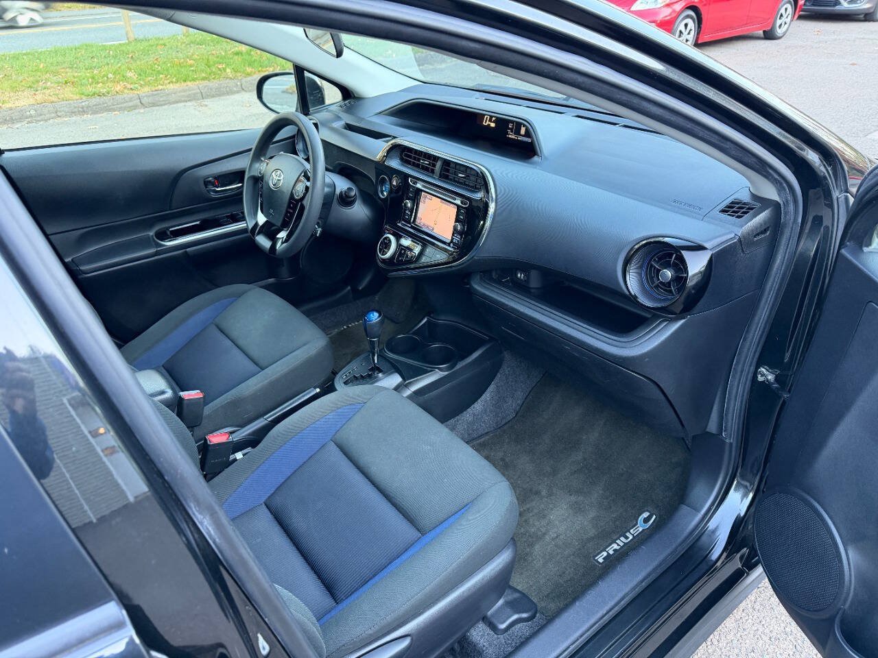 Used 2018 Toyota Prius C Three FWD image 27