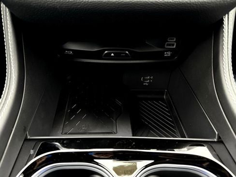 New 2026 Chrysler Pacifica Limited w/ Uconnect Theater Family Group image 29