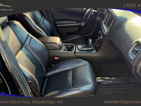 Used 2020 Dodge Charger SXT w/ Leather Interior Group RWD image 32