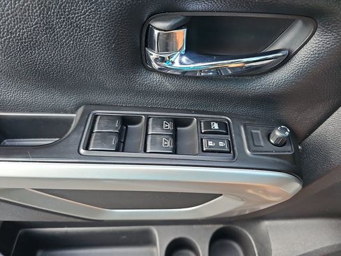 Used 2018 Nissan Titan PRO-4X w/ Pro-4x Convenience Package AWD/4WD image 24