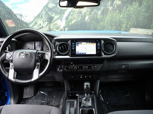 Certified 2018 Toyota Tacoma TRD Off-Road image 18