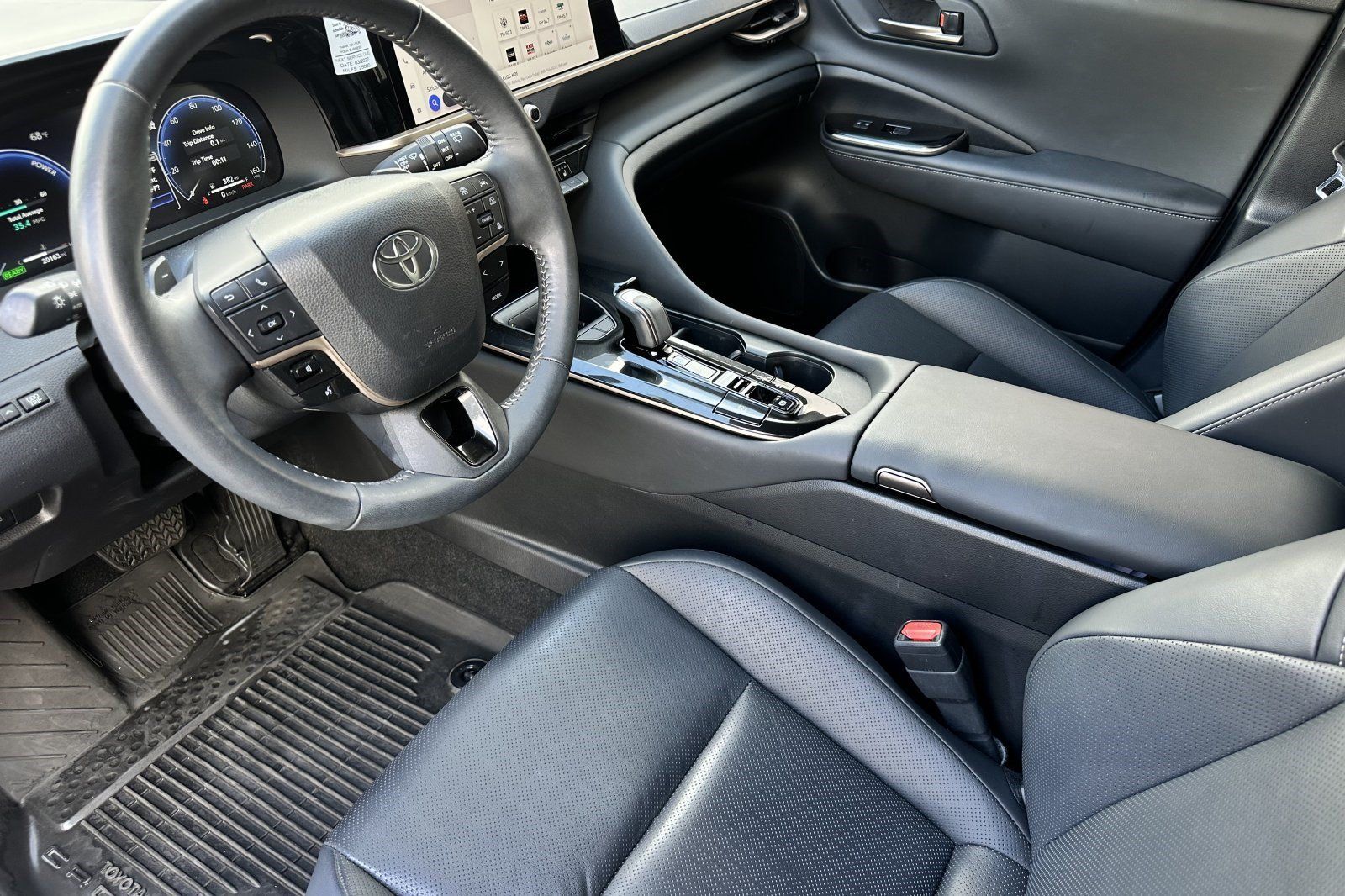 Used 2025 Toyota Crown Signia AWD/4WD image 4