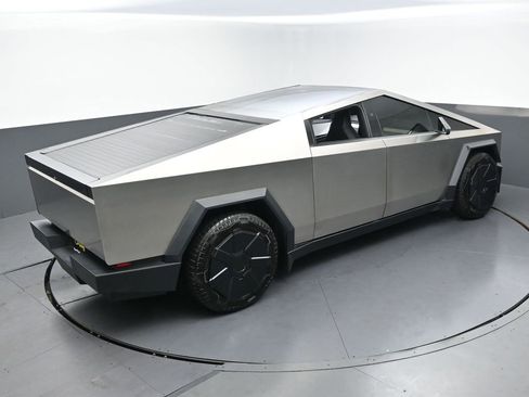 Used 2024 Tesla Cybertruck AWD Crew Cab image 37