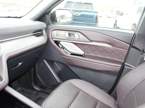 Used 2025 Ford Explorer Platinum w/ LUX Leather Package image 60