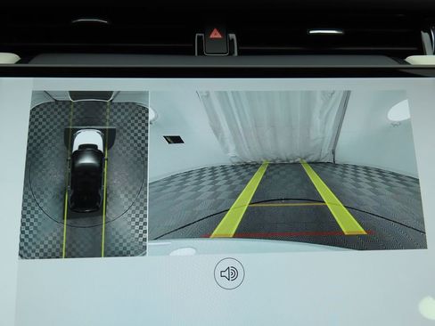 Used 2025 Land Rover Discovery Sport S image 15