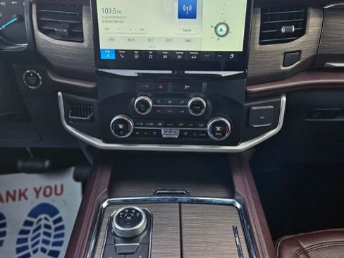 Used 2023 Ford Expedition Limited image 11