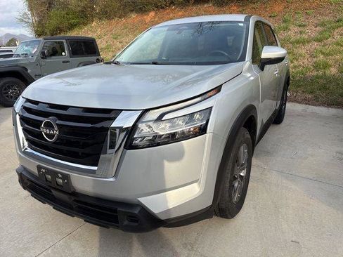 Used 2022 Nissan Pathfinder S AWD/4WD image 12