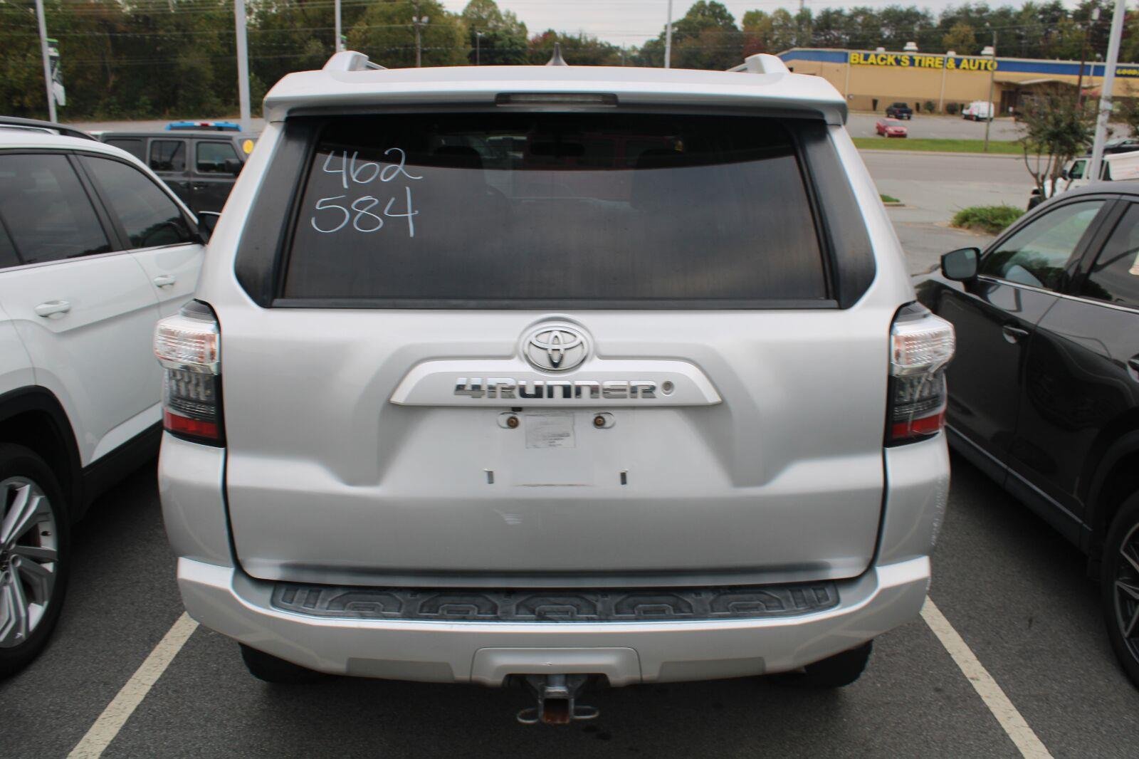 Used 2017 Toyota 4Runner SR5 AWD/4WD image 7