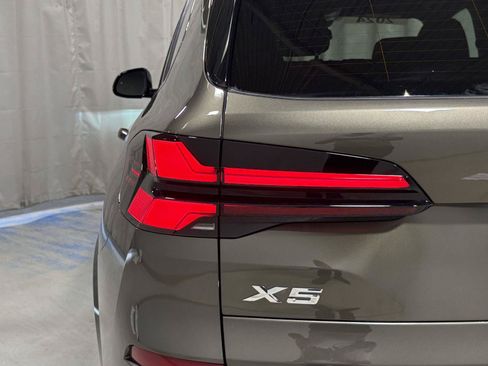 Used 2024 BMW X5 xDrive40i w/ M Sport Package AWD/4WD image 35