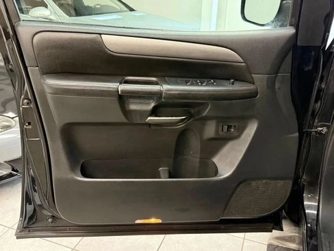 Used 2014 Nissan Armada SV AWD/4WD image 17